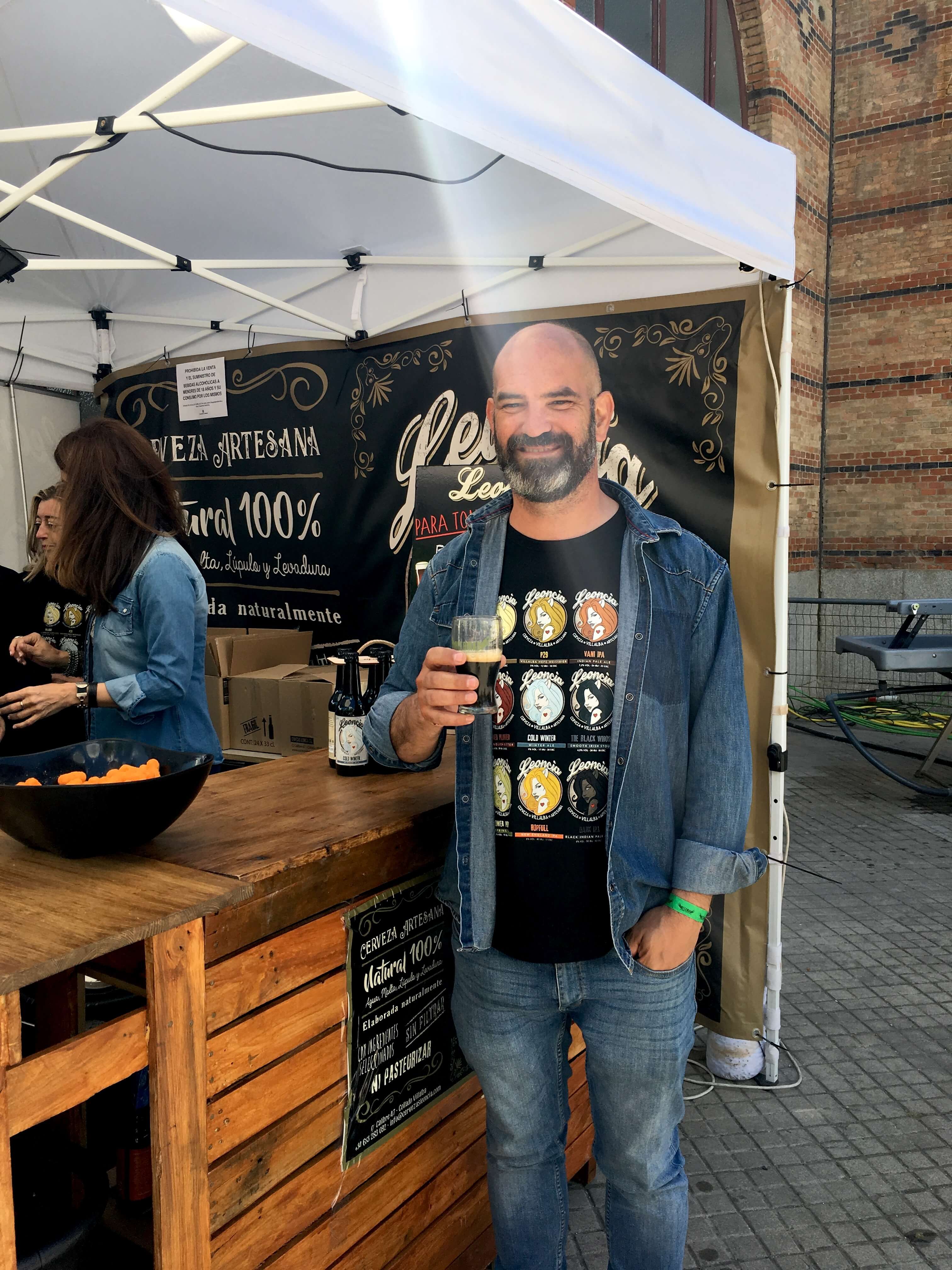 Oscar León en la carpa de cervezas Leoncia en el Beermad 2019